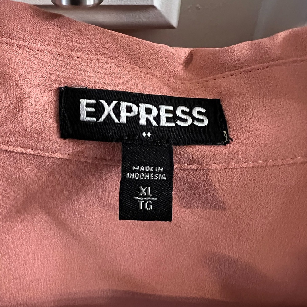 Express Rose Button-Down Women's Shirt - Picture 2 of 5